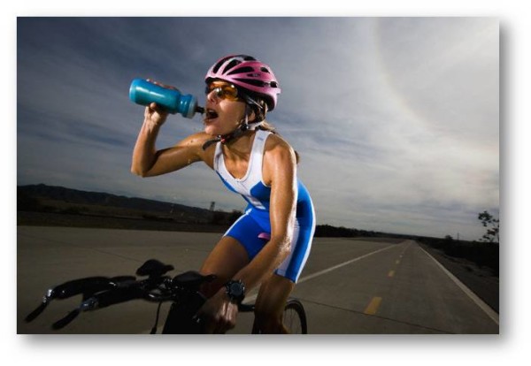Ciclista bebiendo