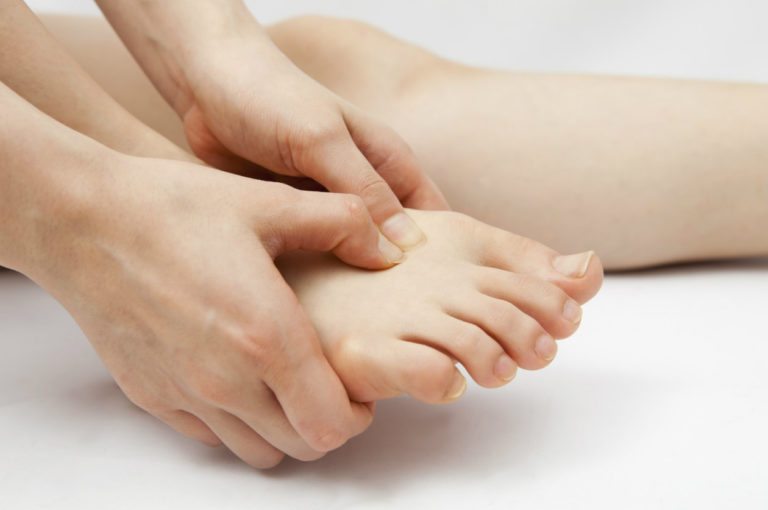 7 ejercicios para prevenir y reducir el dolor de pies