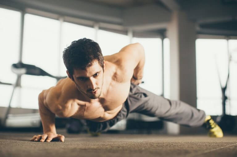 La mejor progresión para conseguir hacer flexiones a una mano