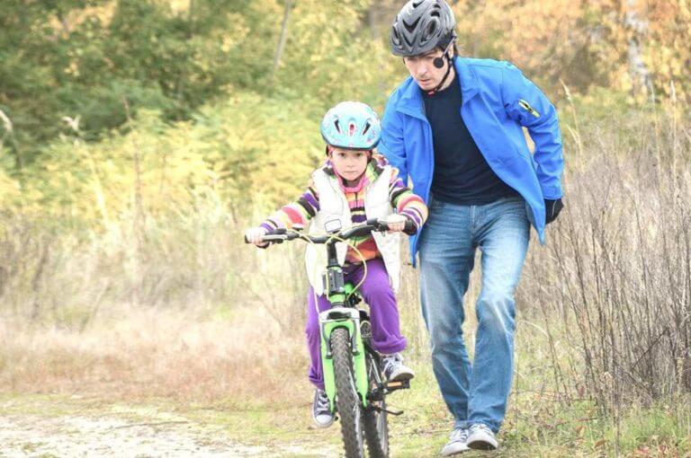 5 errores a evitar cuando enseñas a alguien a montar en bicicleta