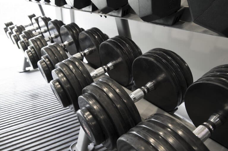 13 beneficios del entrenamiento con pesas que nadie te ha contado