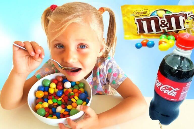 Los peligros de la publicidad de la industria alimentaria para los más pequeños