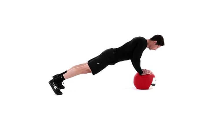 Fortalecimiento del core con flexiones para triceps