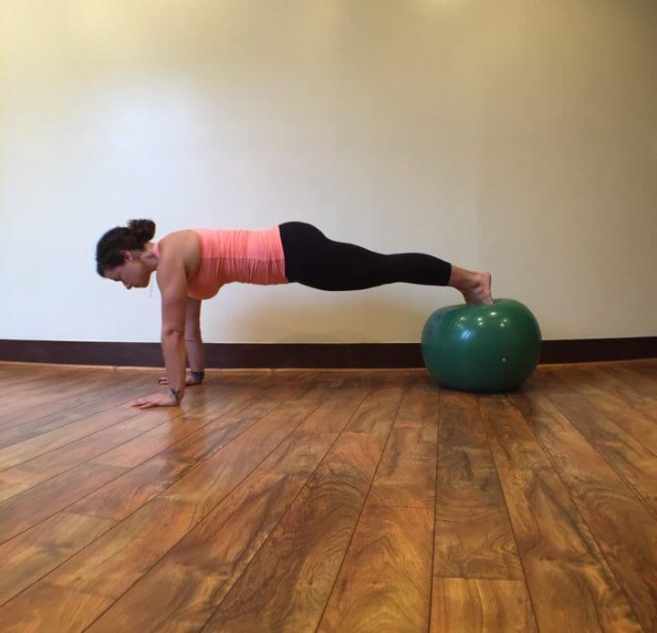 Ejercicios de core con balón de ejercicio