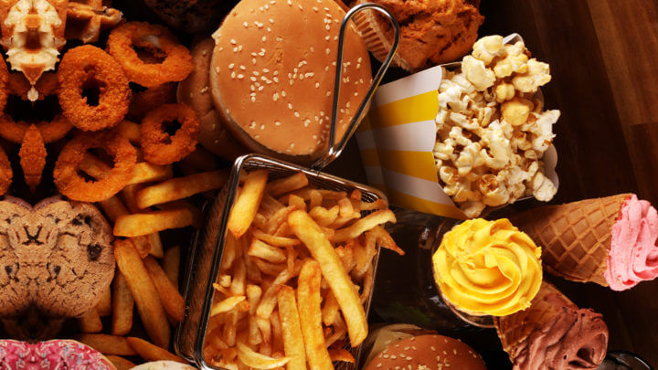 Consecuencias de comer comida basura para ganar músculo