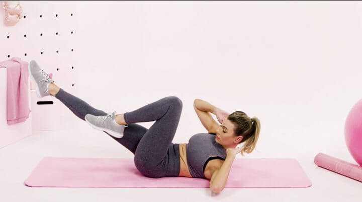 Crunch de bicicleta para entrenamiento en circuito de core