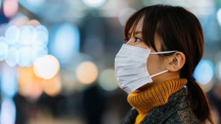Cómo protegerte si viajas durante el brote de Coronavirus