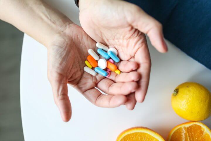Las vitaminas liposolubles son más propensas a causar toxicidad