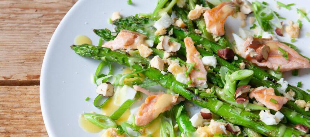 Ensalada de espárragos con salmón ahumado