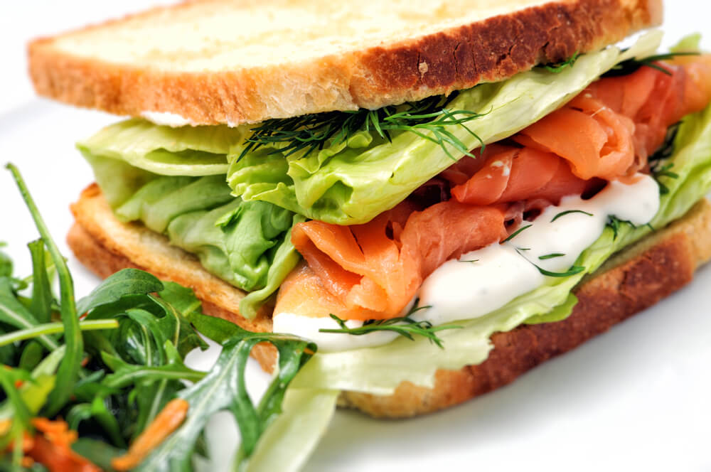 Sandwich de salmón ahumado