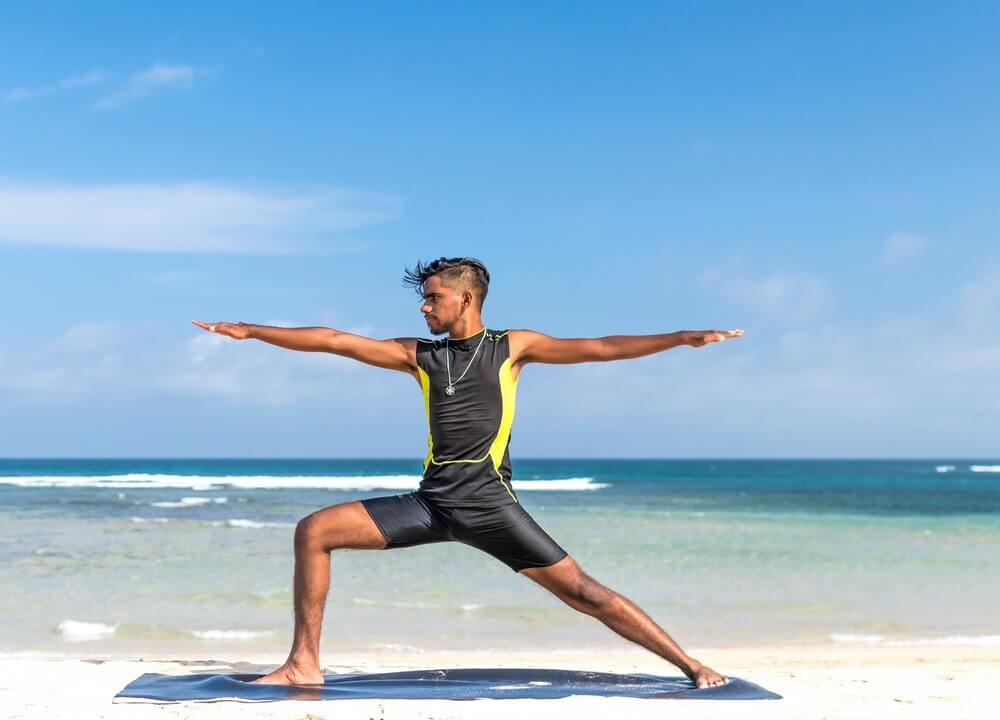 El yoga y el pilates son ejercicios que puedes hacer para perder peso y grasa sin perder volumen ni músculo