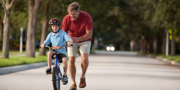 Cómo enseñar a un niño a montar en bici? Estos son los errores más comunes