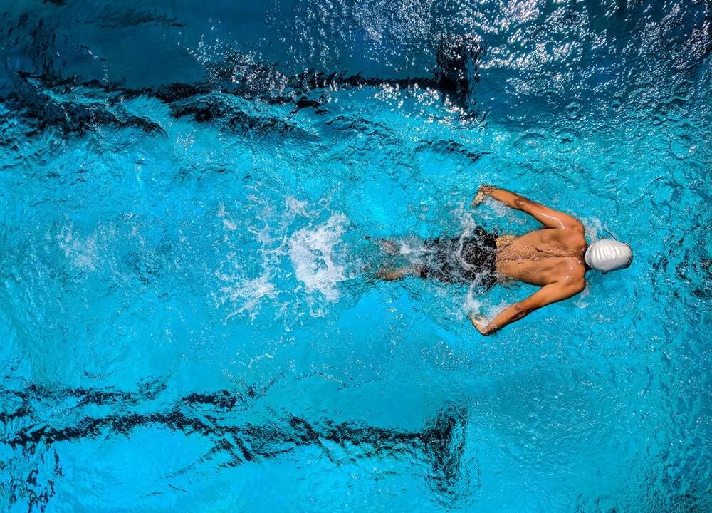 Quema grasa con esta efectiva rutina HIIT en piscina