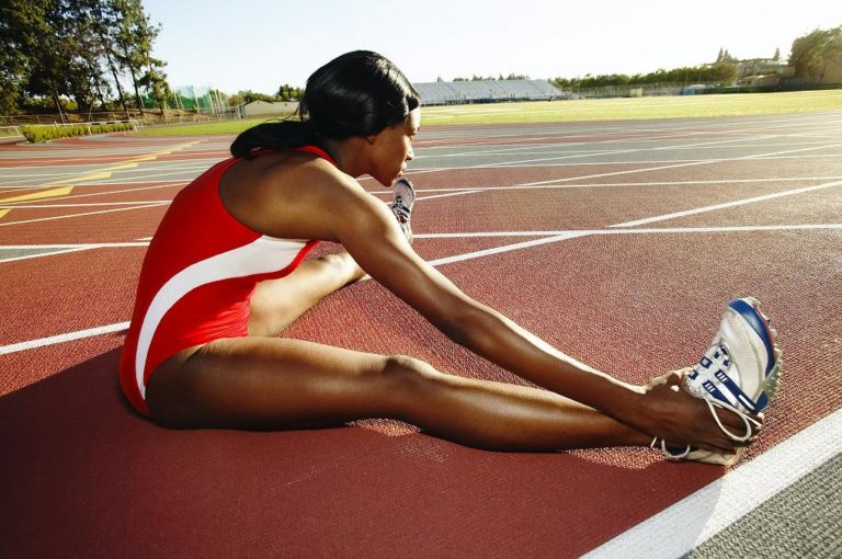 ¿cómo calentar y estirar antes de entrenar?