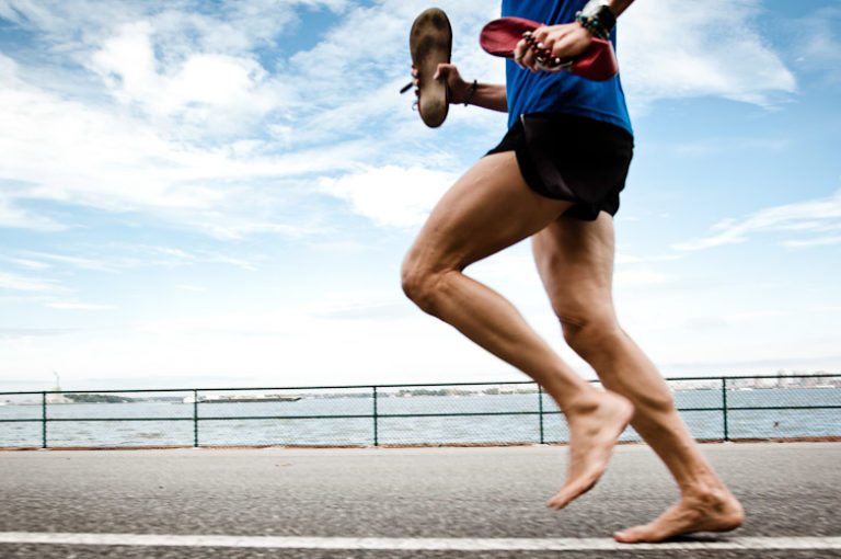 Correr descalzos (barefoot). ¿una ventaja o un riesgo?