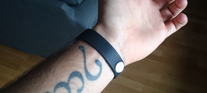 smartband swr10 en la muñeca 2