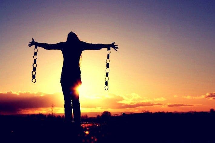 Rompe las cadenas de todo aquello que te esclaviza