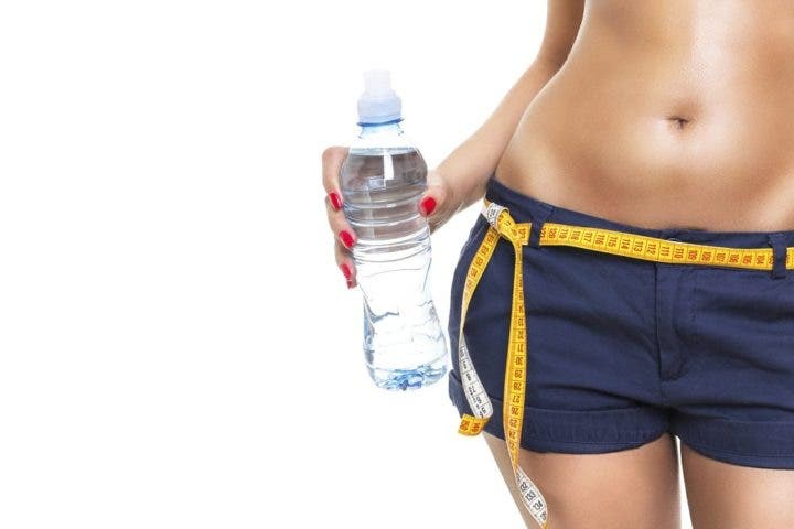 pierde peso bebe agua
