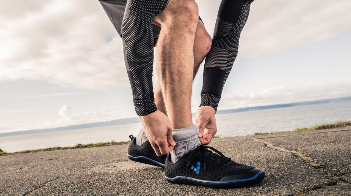 Foot sport. Фитнес-носки Sensoria. Носки для бега мужские. Бег на носочках. Носки для бега мужские спортивные.