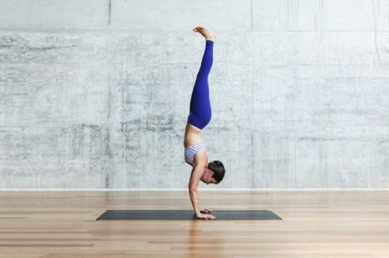 Cómo hacer el equilibrio invertido de brazos