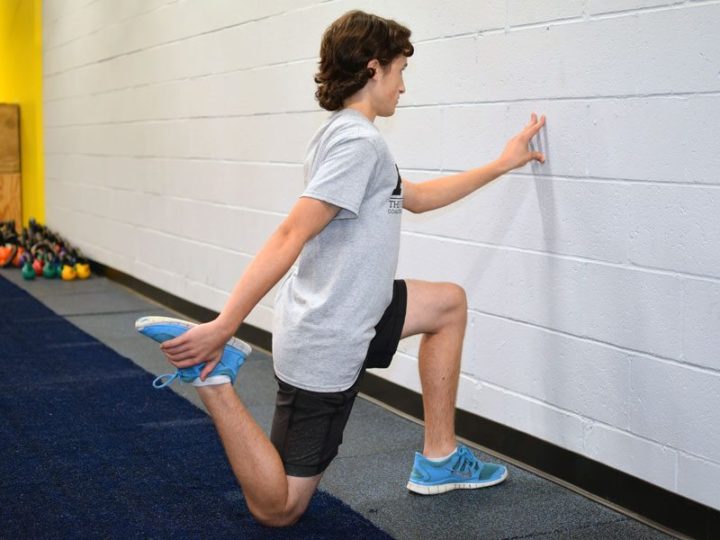 6 movimientos simples para aliviar el dolor de rodilla