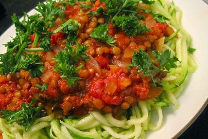 Espaguetis de calabacín กับ lentejas