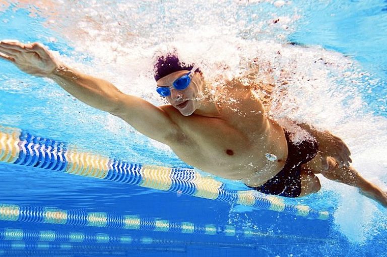 ¿cómo estructurar una rutina de natación para principiantes?