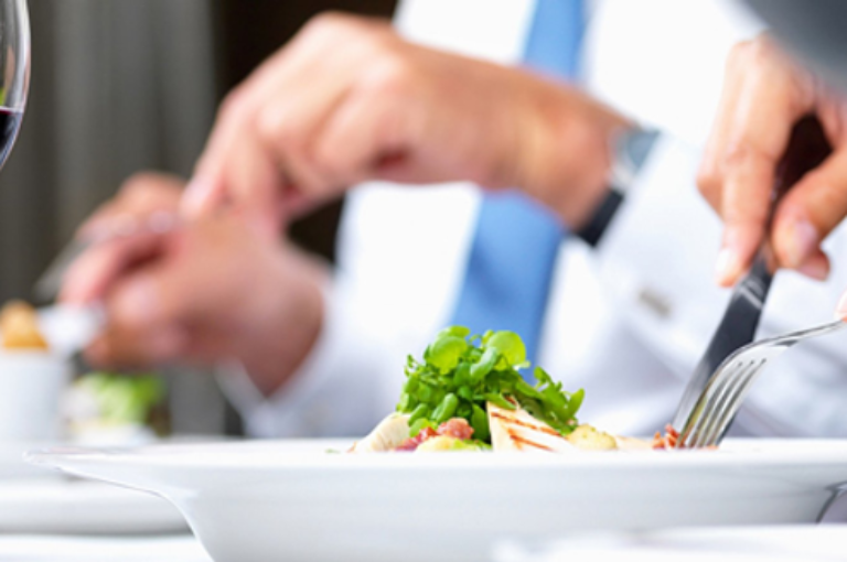 10 cosas que debes hacer a la hora de comer para tener éxito