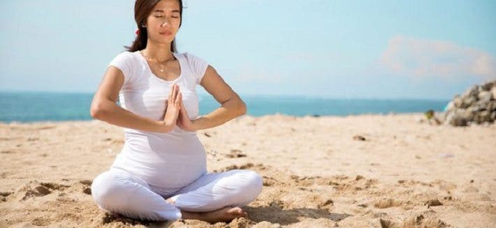 Las mejores poses de yoga para mujeres embarazadas