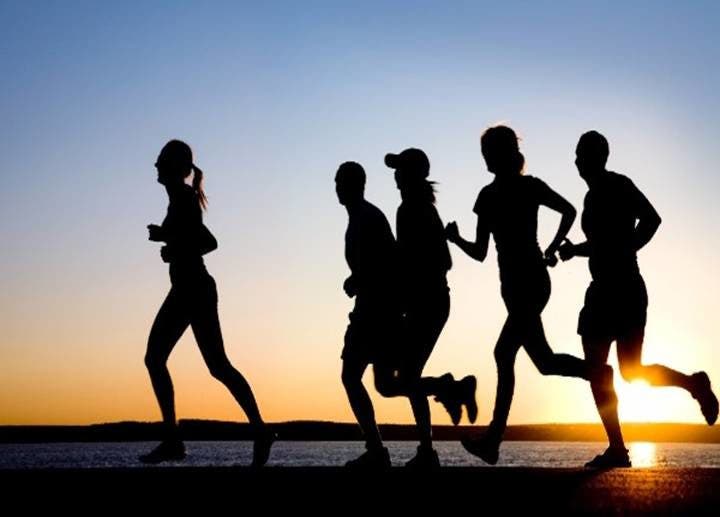 Ejercitarse con un grupo de amigos aumenta tu deseo de hacer ejercicio por la mañana
