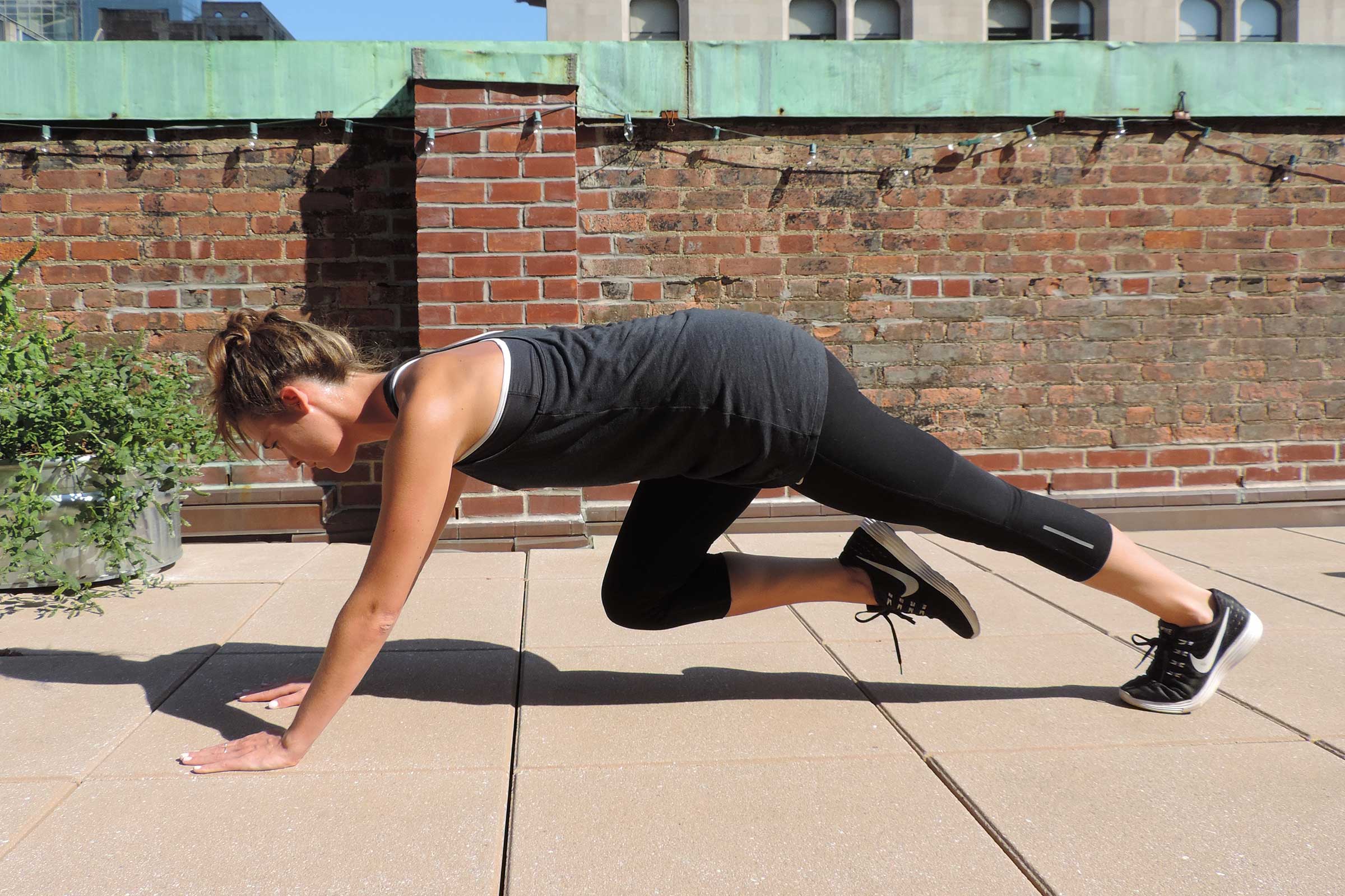 5 variantes de mountain climbers para esculpir tus abdominales