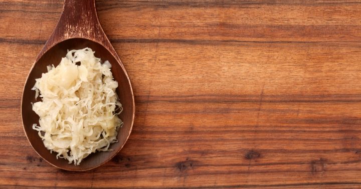 Cómo ayuda la col fermentada a la salud