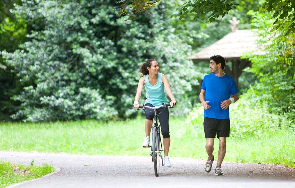 5 razones por las que montar en bicicleta es mejor que correr