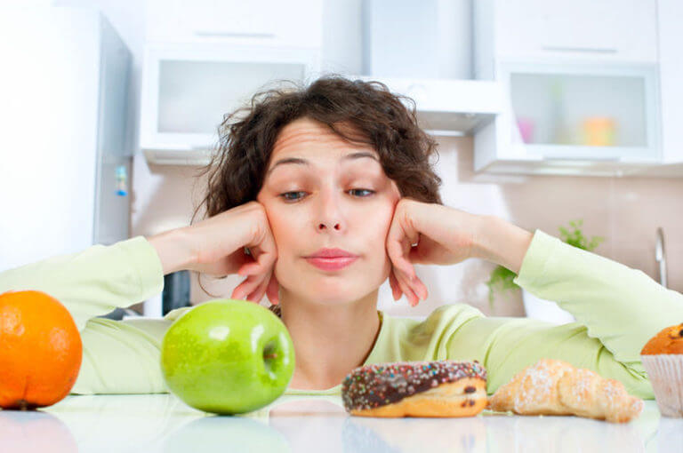3 pensamientos negativos relacionados con la comida que debes eliminar