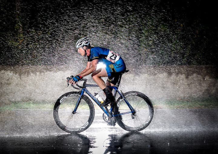 Cómo monta în bicicleta în mediu de o tormentă