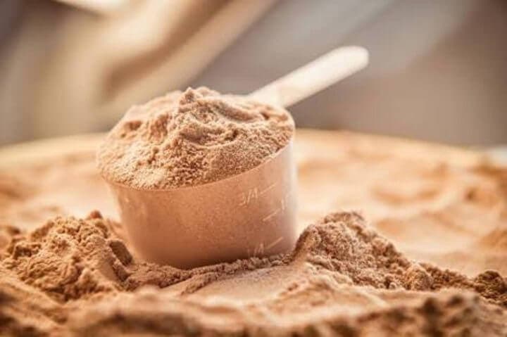La proteína en polvo complementará mucho a tu smoothie