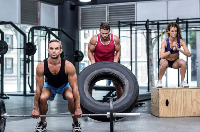 5 maneras fáciles de añadir el cardio a tu rutina de pesas