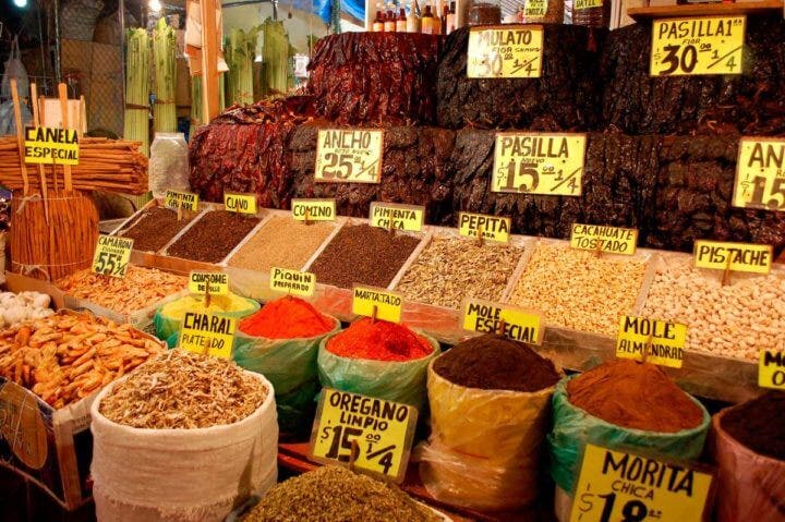 Mercado gastronómico popular en México