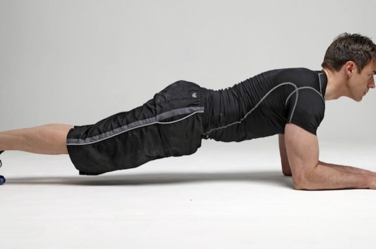 5 variaciones de planchas para lograr endurecer tu abdomen