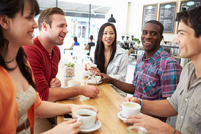 6 cosas que hacen las personas inteligentes para tener conversaciones interesantes