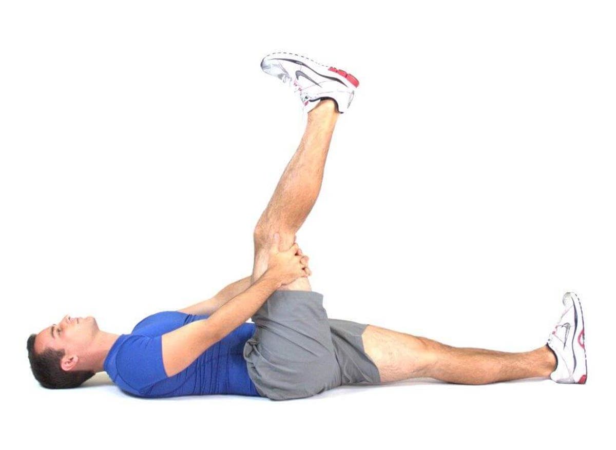 4 estiramientos que te aliviarán el dolor de rodilla