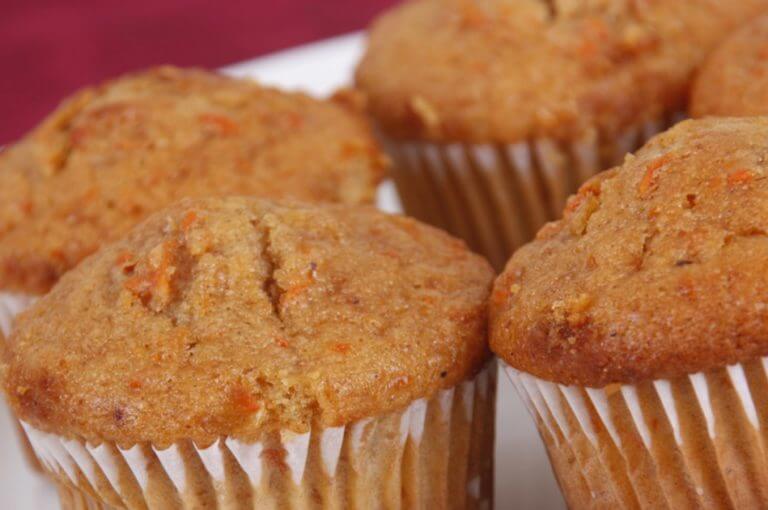 Cómo hacer muffins de tarta de zanahoria