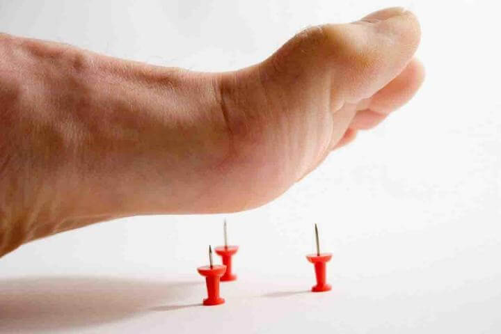 Deficiencia de vitamina B1 genera hormigueo en piernas y brazos