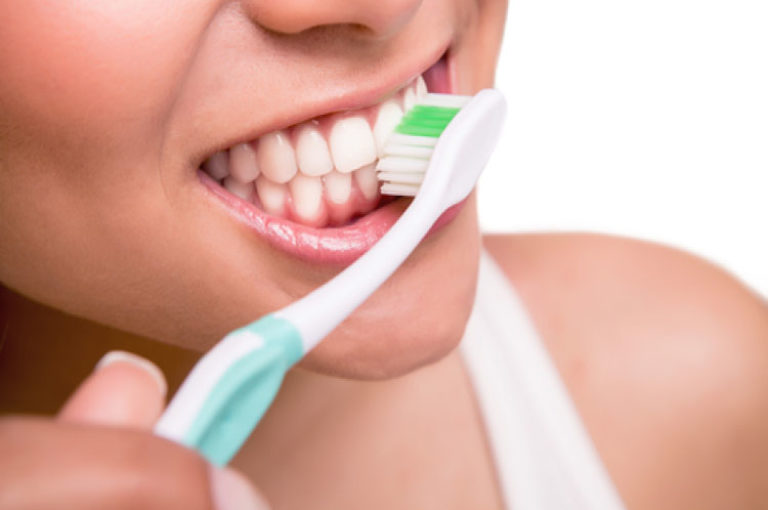 El aceite que puede cambiar para siempre tu salud dental