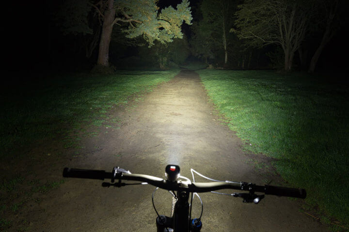 ¿Cómo disfrutar mejor de un paseo nocturno en bicicleta?
