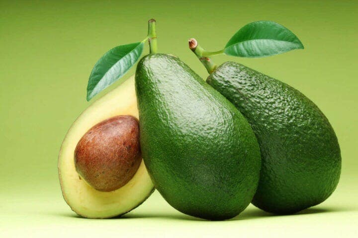 El aguacate es rico enzimas naturales