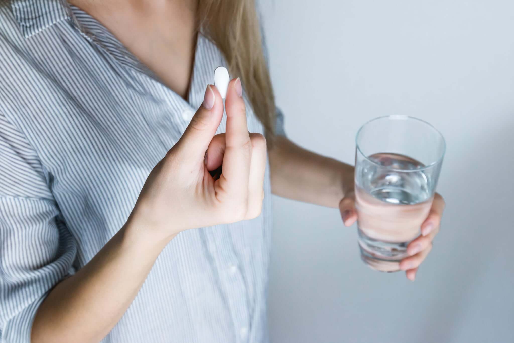 beber agua con vinagre de manzana en ayunas