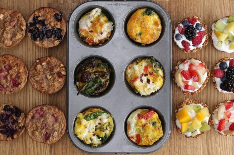 5 desayunos que puedes hacer en una bandeja de muffins