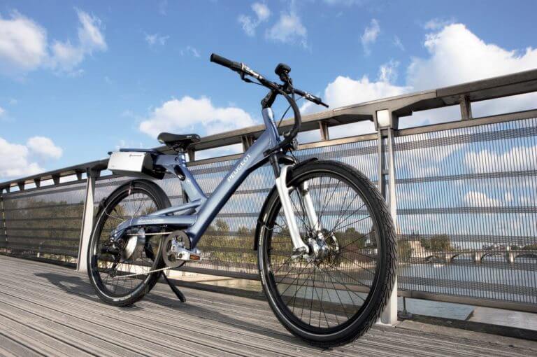 ¿montar en una bicicleta eléctrica puede afectar a tu forma física?