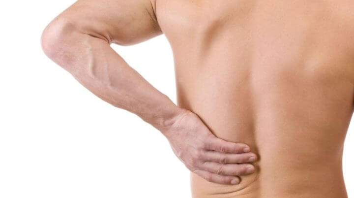 Peligros de arquear la espalda durante los burpees
